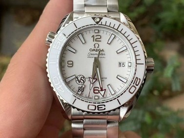 OMG0695A - Planet Ocean 600M 39.5mm SS/SS White VSF A8800 Mirror Replica